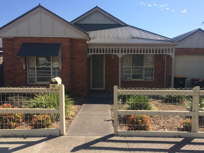 43 Lancefield Drive, Caroline Springs, VIC 3023