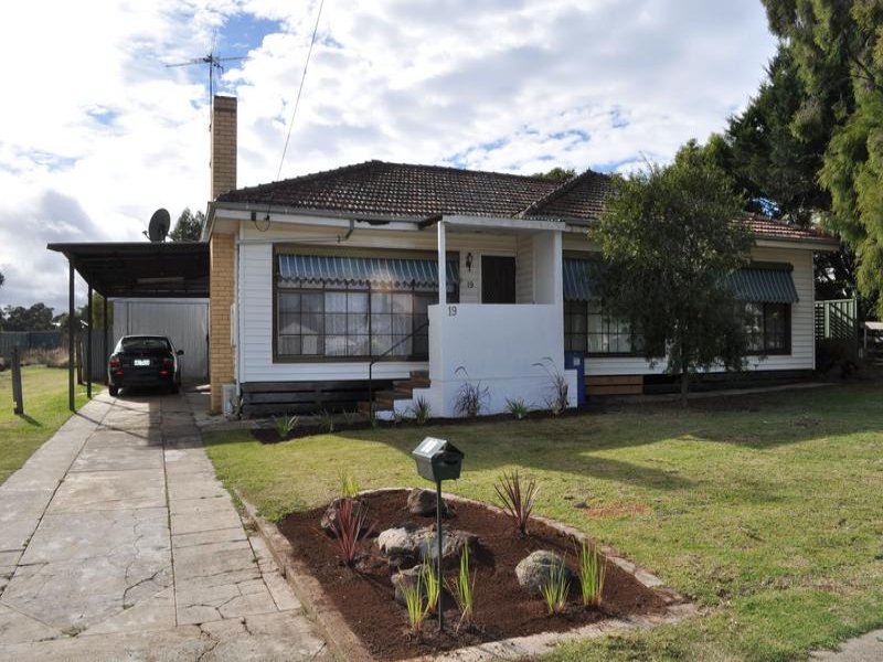 19 Majorca Road, Maryborough, VIC 3465