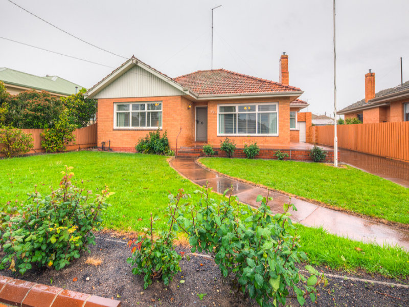 15 Orama Avenue, Wendouree, Vic 3355 Property Details