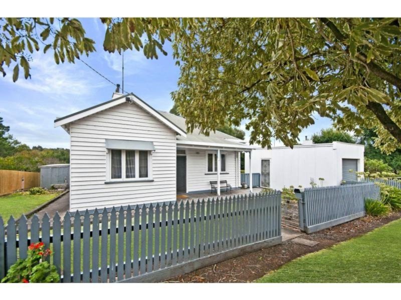 19 Carmichael Street, Hamilton, Vic 3300 Property Details