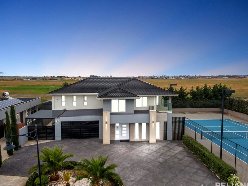 9 Liriope Green Caroline Springs Vic 3023 House For Sale Realestate Com Au