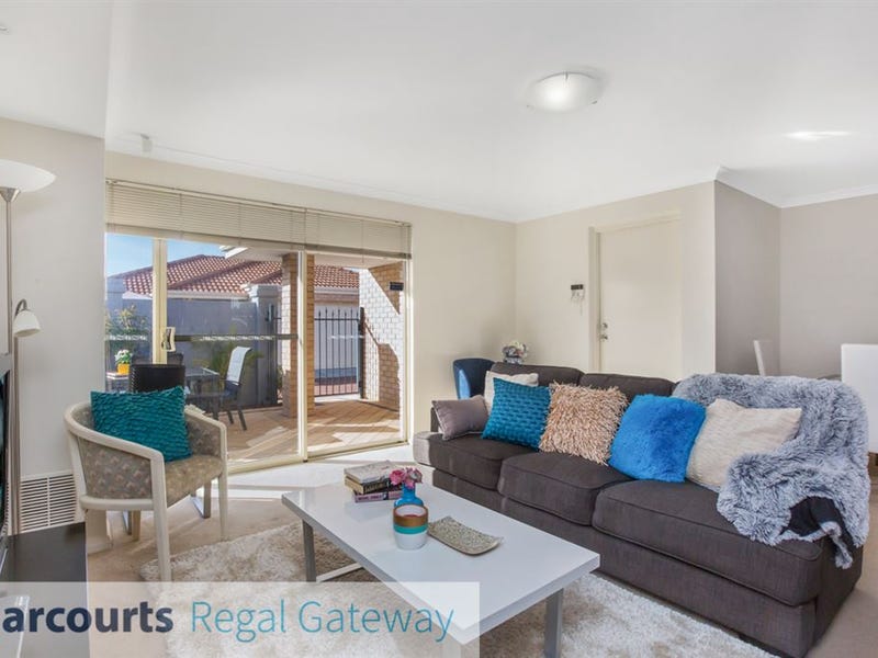 10 Goulburn Approach, Hammond Park, WA 6164