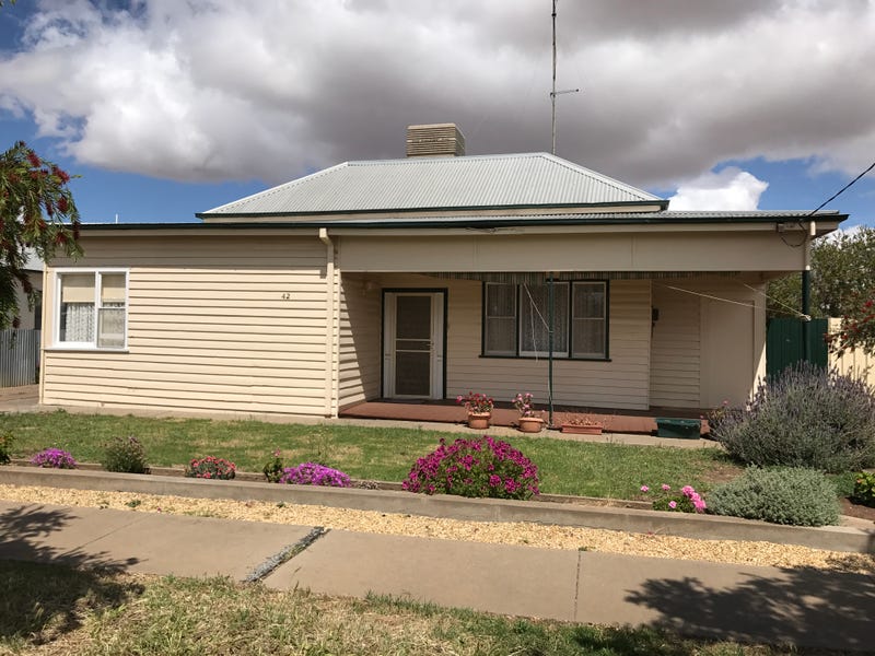 42 Jamouneau Street, Warracknabeal, Vic 3393 Property Details