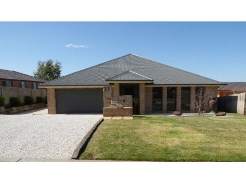 13 Barry Cres, Goulburn, NSW 2580