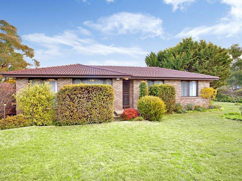 2 Macintyre Place, Charnwood, ACT 2615