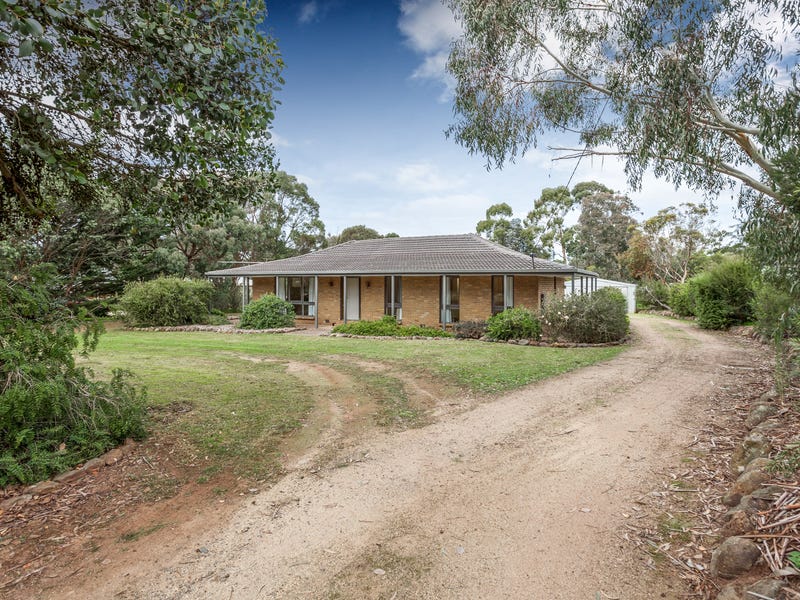 10 Old Farm Way, Romsey, Vic 3434 Property Details