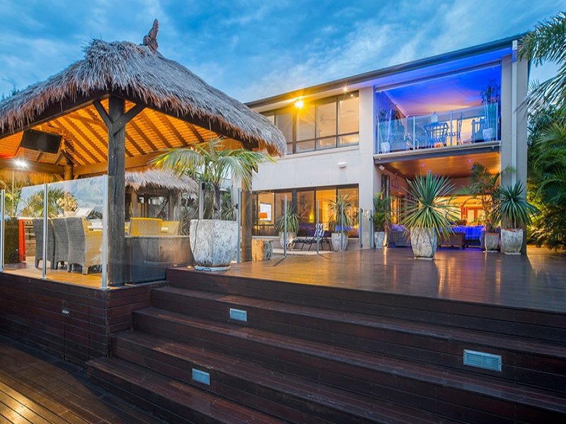 90 The Peninsula, Helensvale, Qld 4212 Property Details