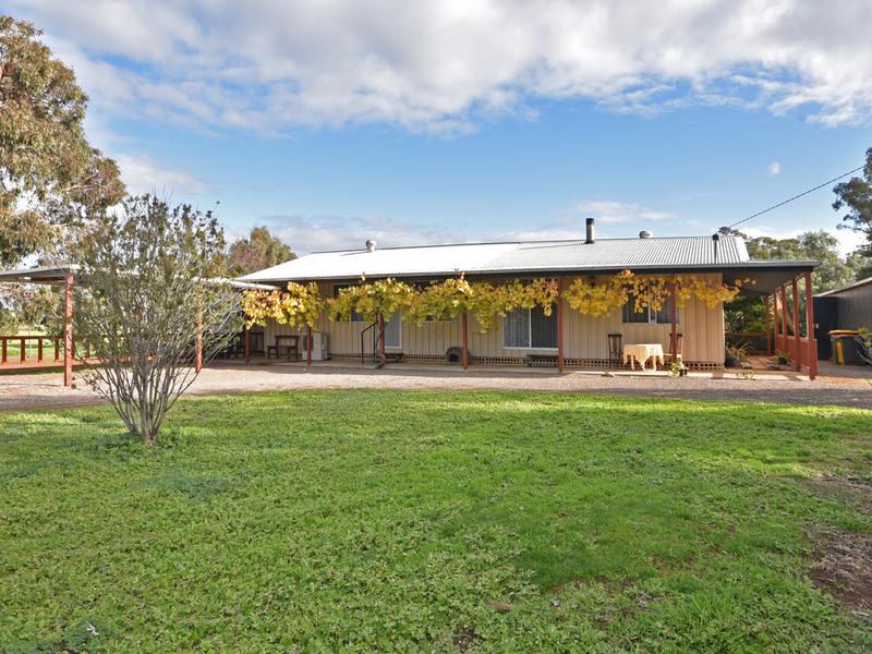112 Playfair Street, Eddington, VIC 3472