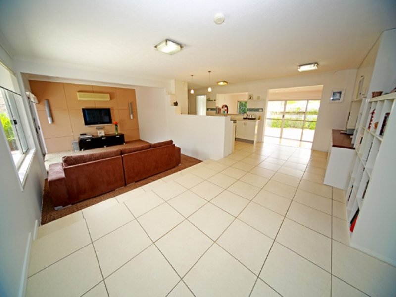 10 Allspice Drive, Ashmore, Qld 4214 Property Details