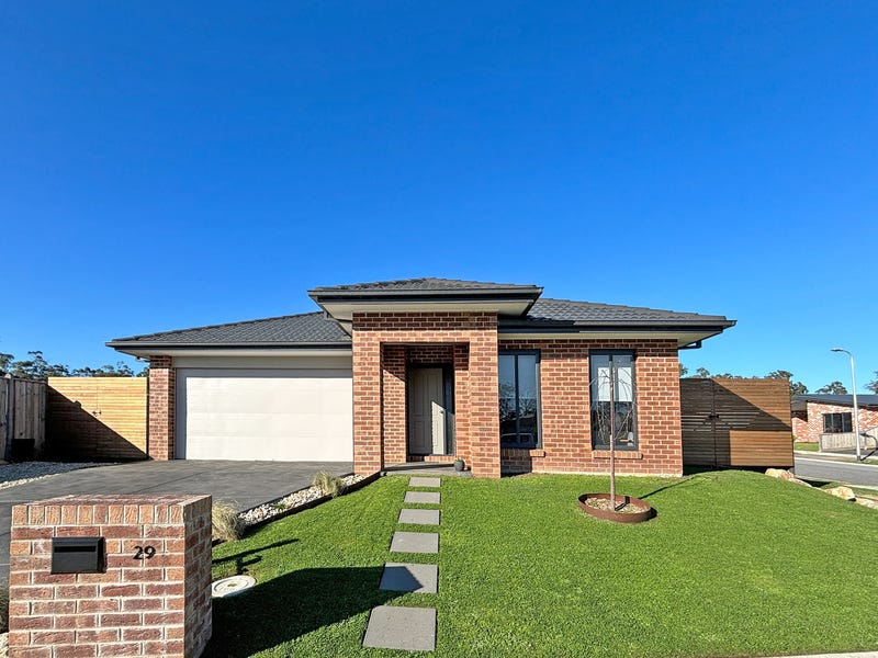 29 Open Drive, Drouin, Vic 3818 House for Rent