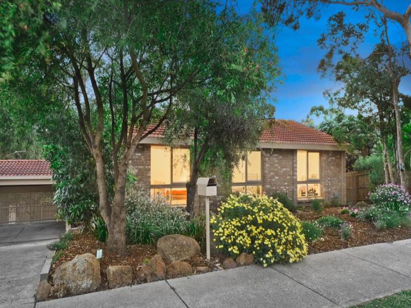 15 Dunbarton Drive, Eltham North, VIC 3095