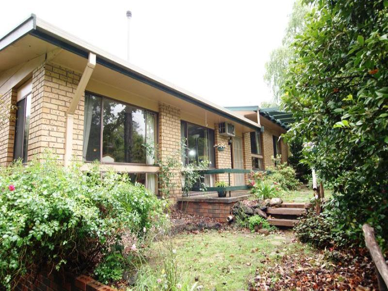 25 Old Warburton Road, Warburton, VIC 3799