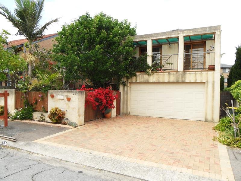 25 Bar Beach Avenue, The Junction, NSW 2291