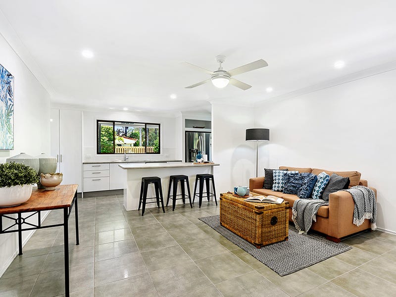 4 Lakefield Cres, Paradise Point, QLD 4216