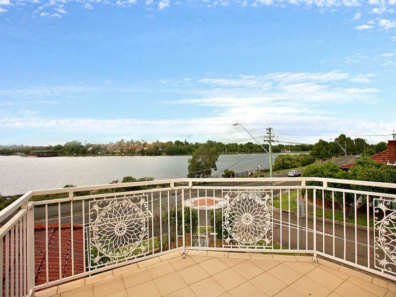 82 Henley Marine Drive, Rodd Point, NSW 2046
