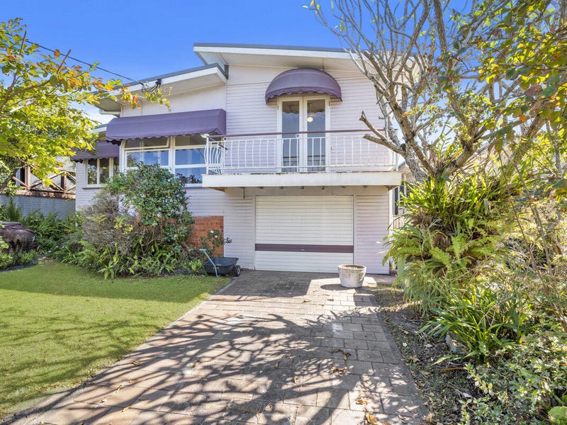 18 Vernon Avenue, Labrador, Qld 4215 Property Details