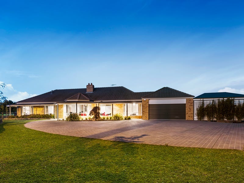 34 Rolling Meadows Drive, Sunbury, Vic 3429 Property Details