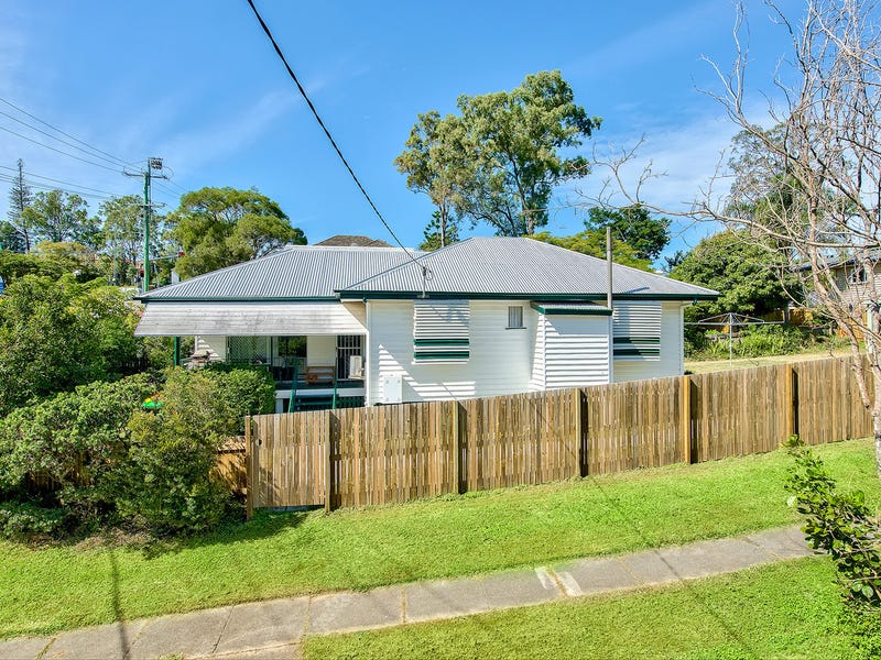 228 Kitchener Road, Stafford Heights, Qld 4053