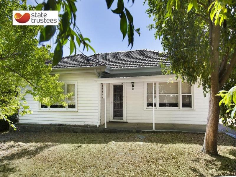 19 Bronte Avenue, Burwood, Vic 3125 Property Details