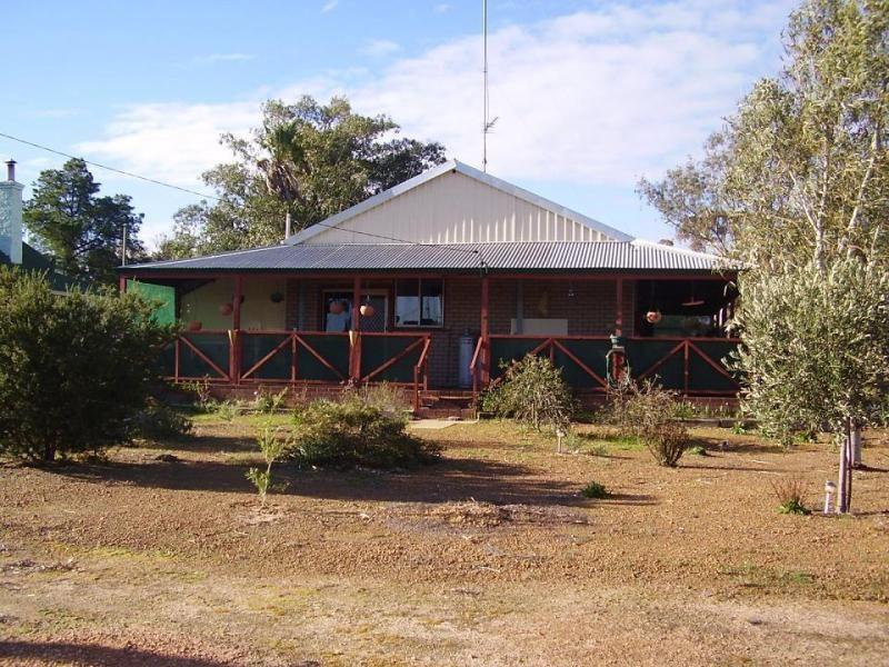 3 Riches Street, Wyalkatchem, WA 6485 Property Details