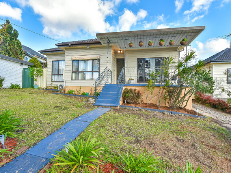 3 Bundarra Road, Campbelltown, NSW 2560