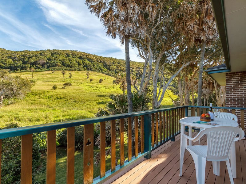 5 Ampat Place, Blueys Beach, NSW 2428