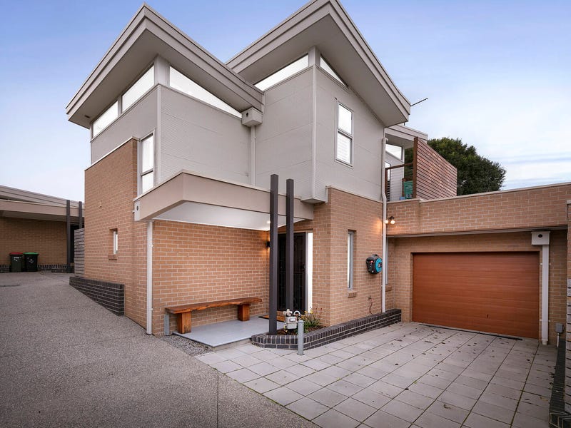 2/15 Esmale Street, Strathmore, Vic 3041 Townhouse for Sale