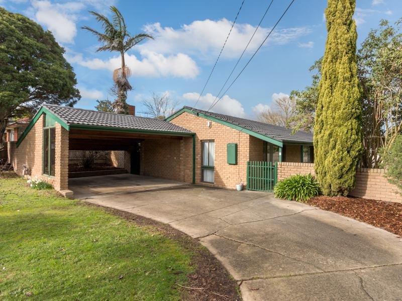 4 Dearing Avenue, Cranbourne, Vic 3977 Property Details