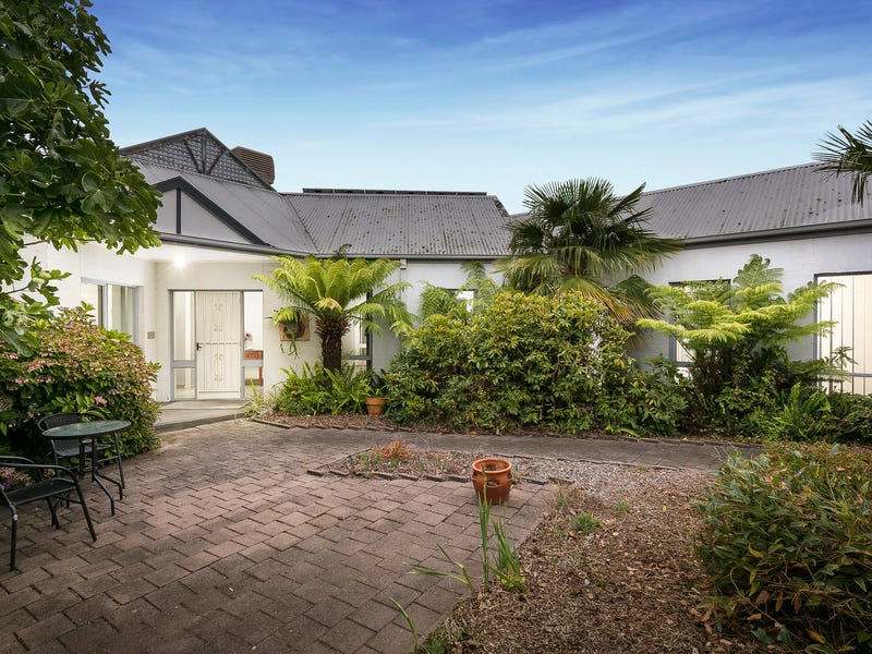 44 Skyline Drive, Gisborne, Vic 3437 Property Details