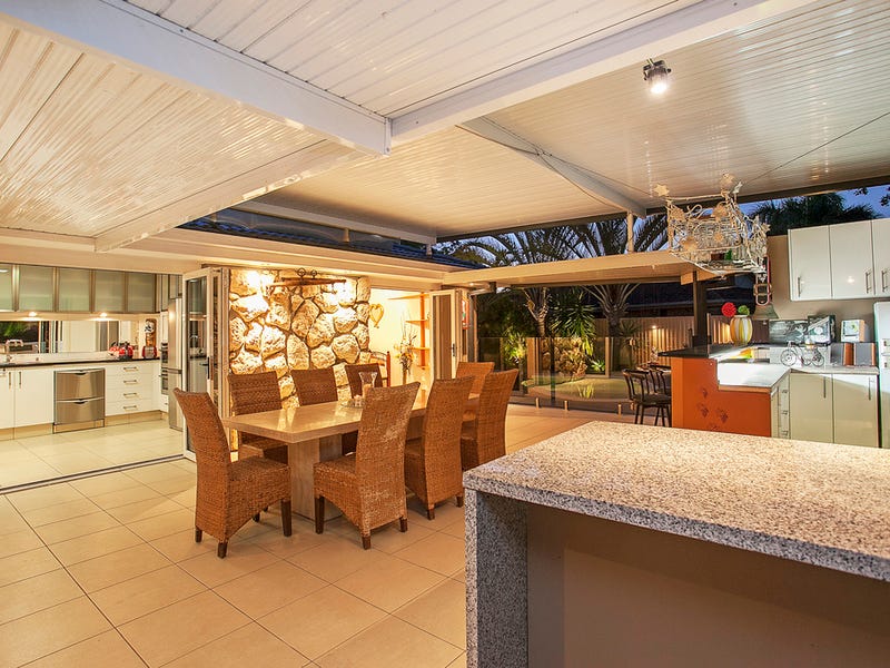 8 Hastings Crescent, Carrara, Qld 4211 Property Details