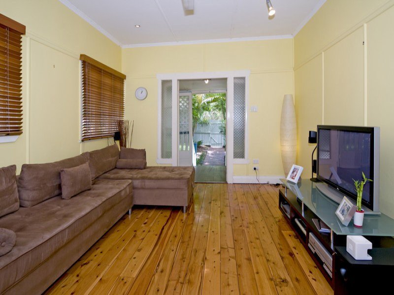 76 Mcilwraith Avenue, Norman Park, QLD 4170