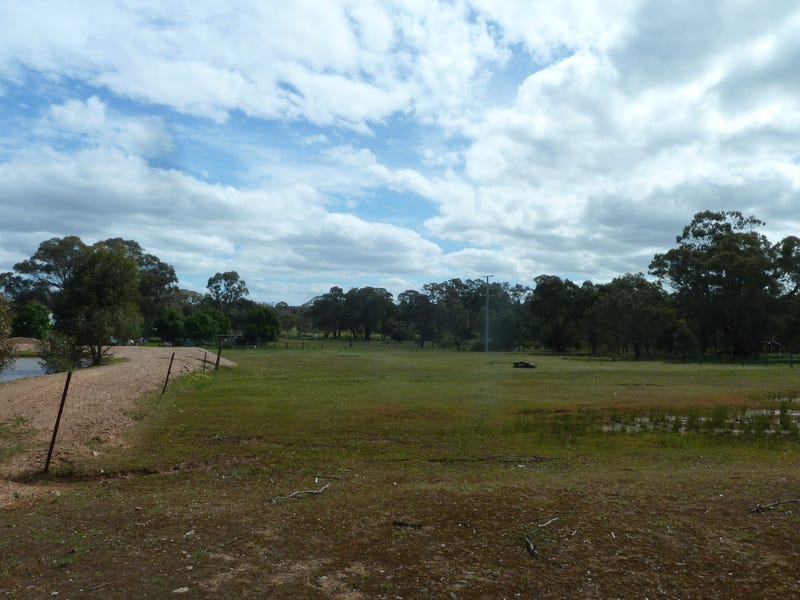 1 Bobsiens Hill Road, Wedderburn, Vic 3518 Property Details