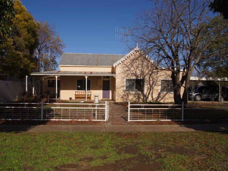 36 Pinnuck Street, Finley, NSW 2713 Property Details