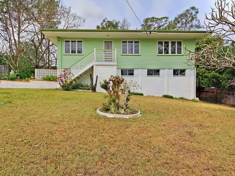 12 Noreen Street, Chapel Hill, QLD 4069