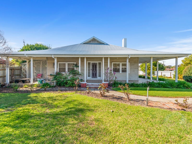 1 Finley Street, Tocumwal, NSW 2714 House for Sale