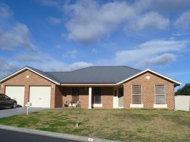 19 Roselawn Drive, Orange, NSW 2800