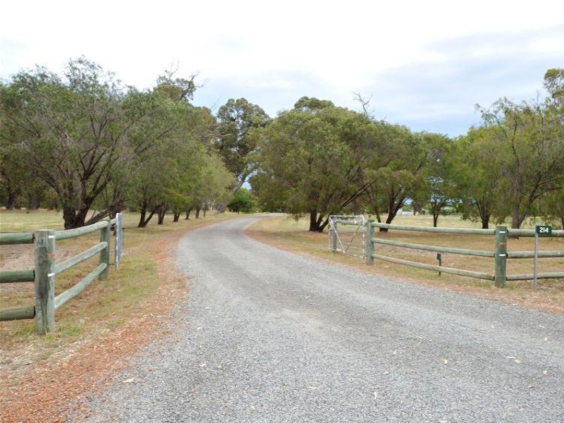 214 Newnham Road, Lake Clifton, WA 6215
