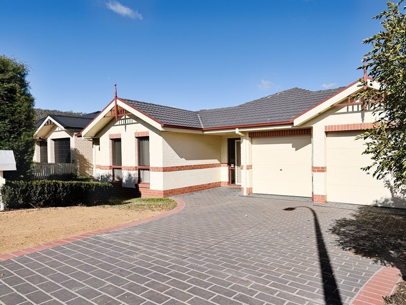 16 Stonehaven Circuit, Queanbeyan East, NSW 2620