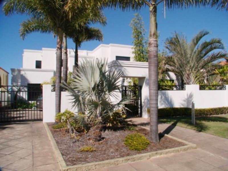 41 King Arthurs Court, Paradise Point, QLD 4216