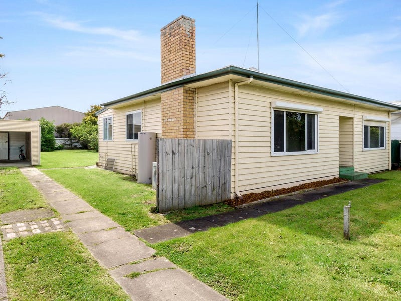 12 Douglas St, Colac, Vic 3250 House for Sale