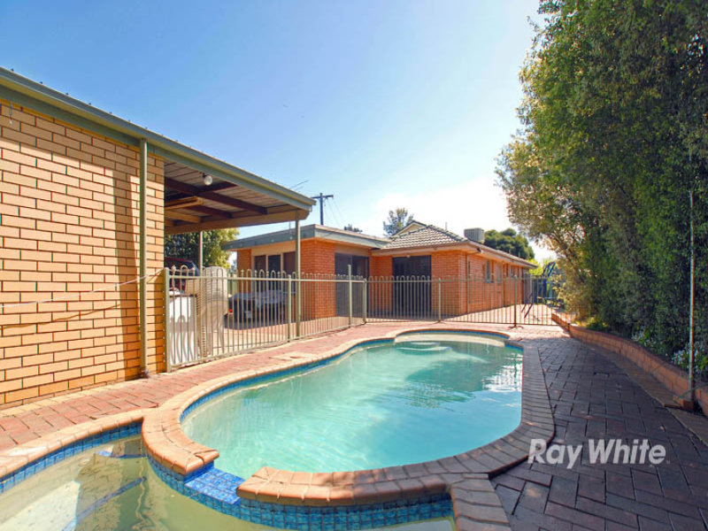 18 Clairmont Avenue, Cranbourne, Vic 3977 Property Details