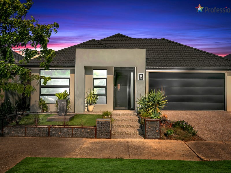 8 The Grange Caroline Springs Vic 3023 Property Details