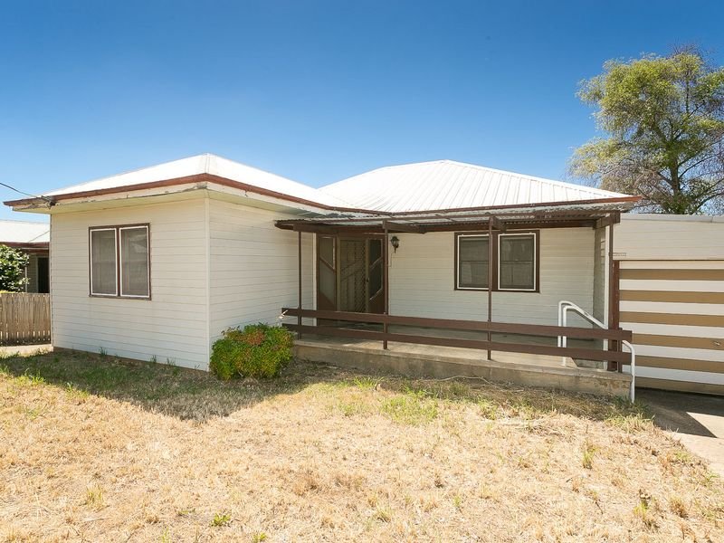 28 McIntosh Street, Queanbeyan, NSW 2620 Property Details