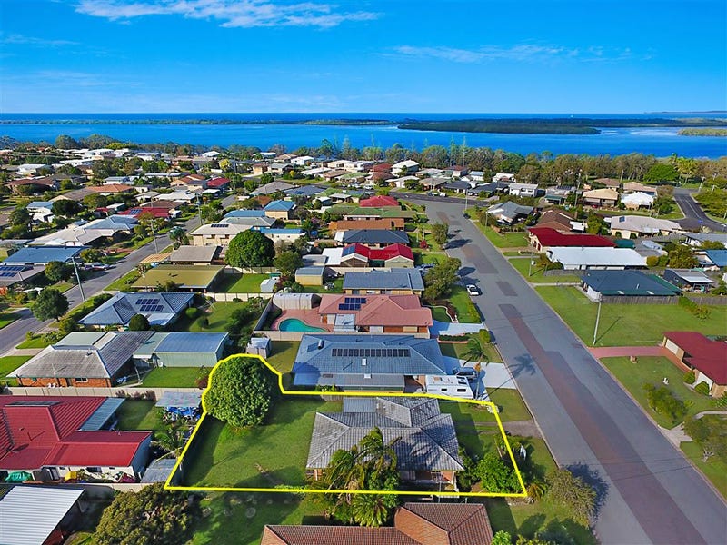 17 Michael Street, Golden Beach, Qld 4551