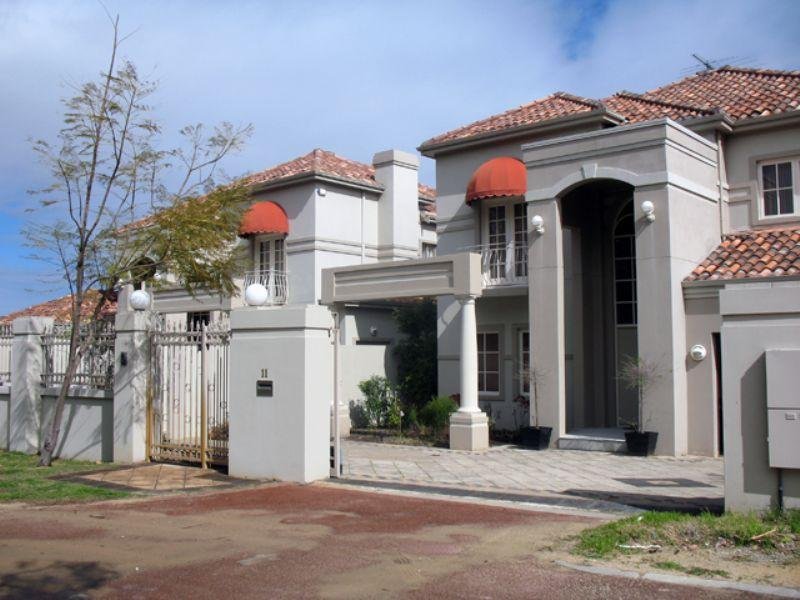 11 Omagh Grove, Waterford, WA 6152 Property Details