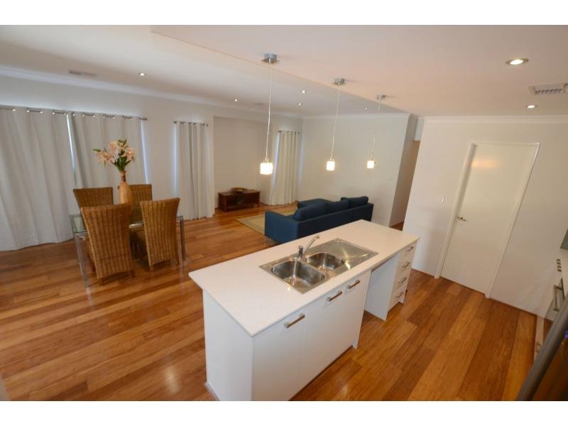 6 Wallangarra Road, Carramar, WA 6031