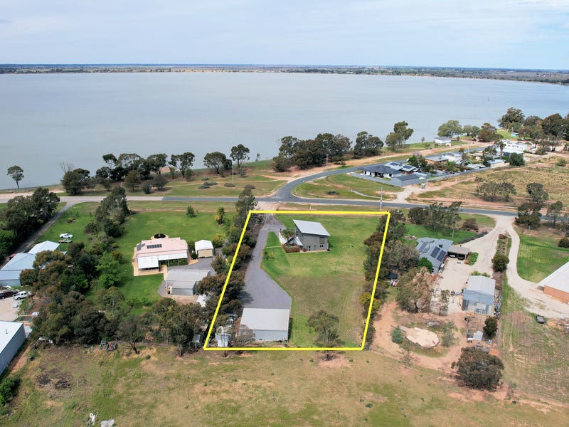15 Lakeside Drive, Lake Boga, VIC 3584