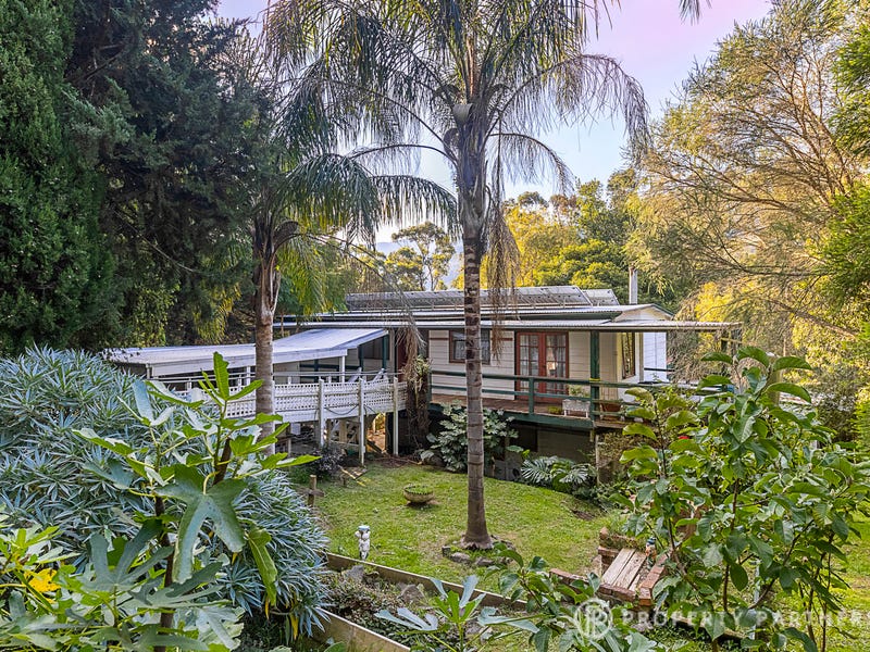 1 Hooks Road, Warburton, VIC 3799