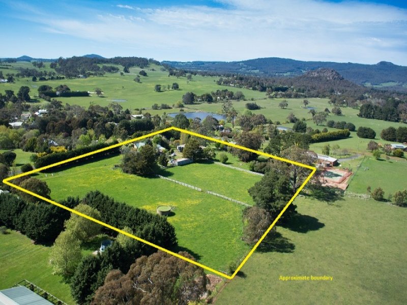 30 Trewhella Drive, Newham, Vic 3442 Property Details