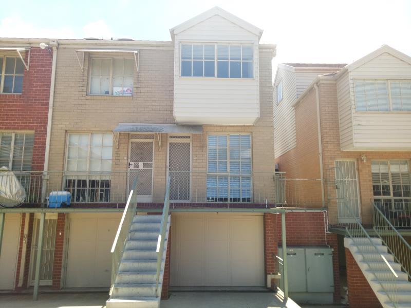 18/2 Ballarat Road, Footscray, VIC 3011